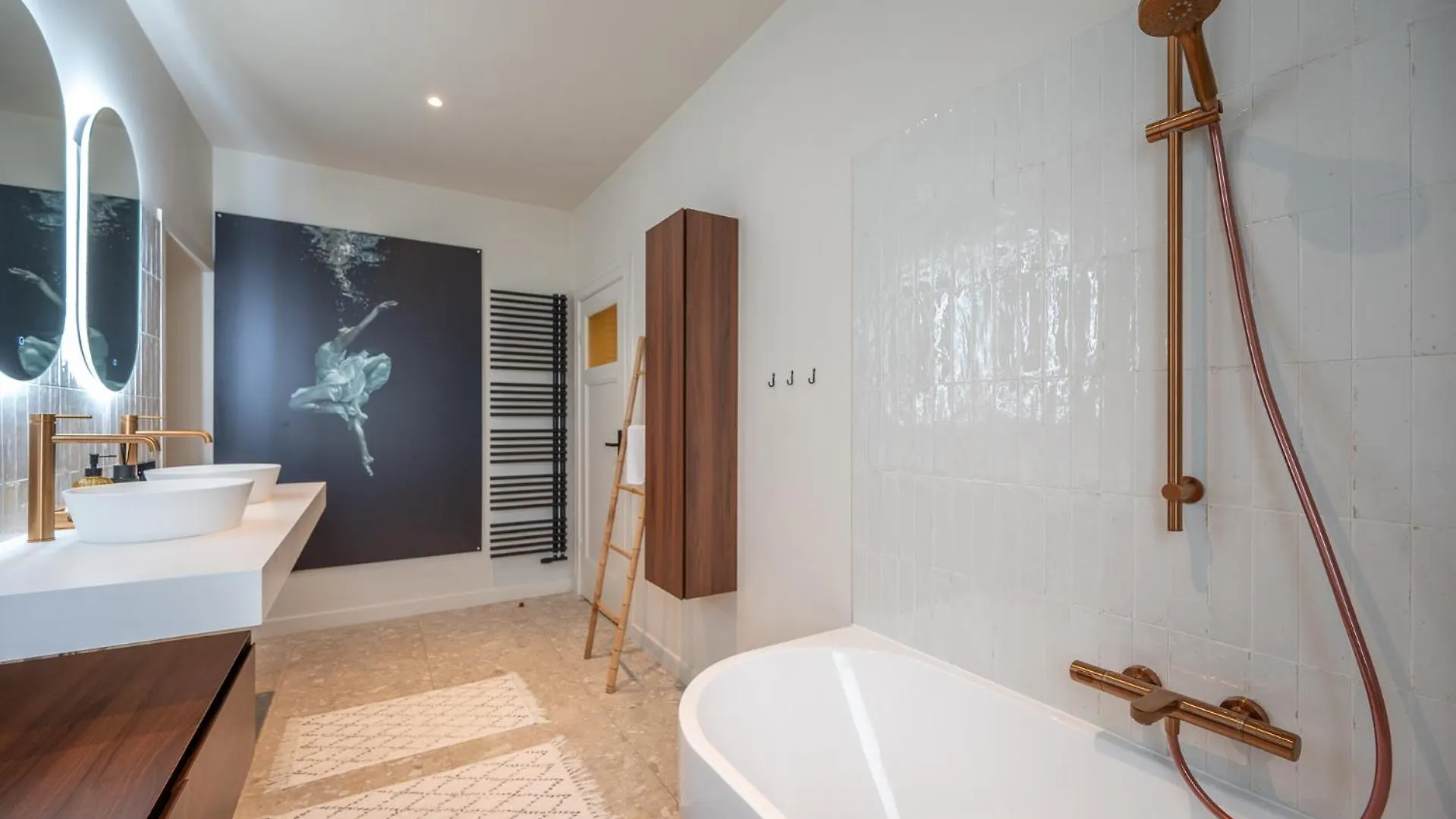 Villa Cezar - Big House At The Center Of Bruges - Free Parking