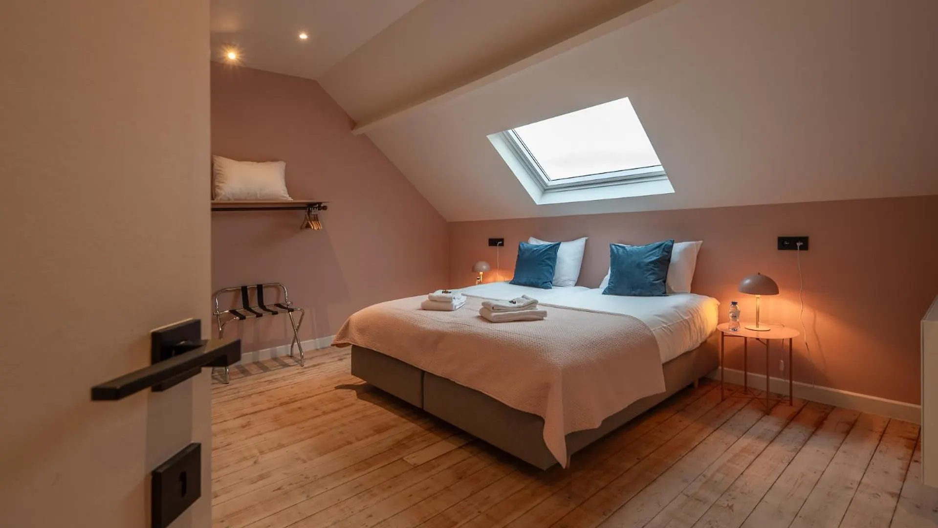 Villa Cezar - Big House At The Center Of Bruges - Free Parking
