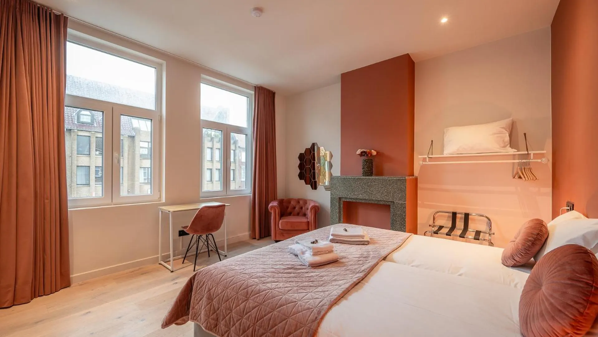 Villa Cezar - Big House At The Center Of Bruges - Free Parking