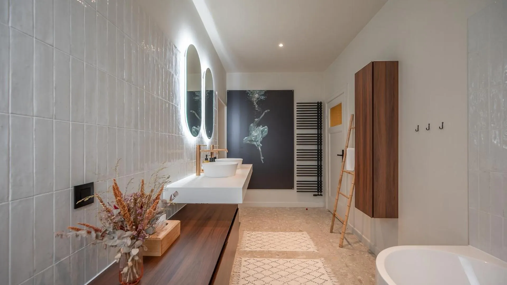 Villa Cezar - Big House At The Center Of Bruges - Free Parking